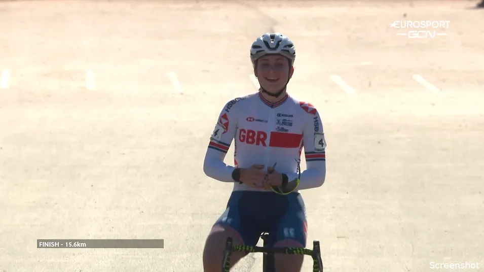 WK veldrijden junioren: Imponerende Bäckstedt verovert goud; Bentveld pakt het zilver