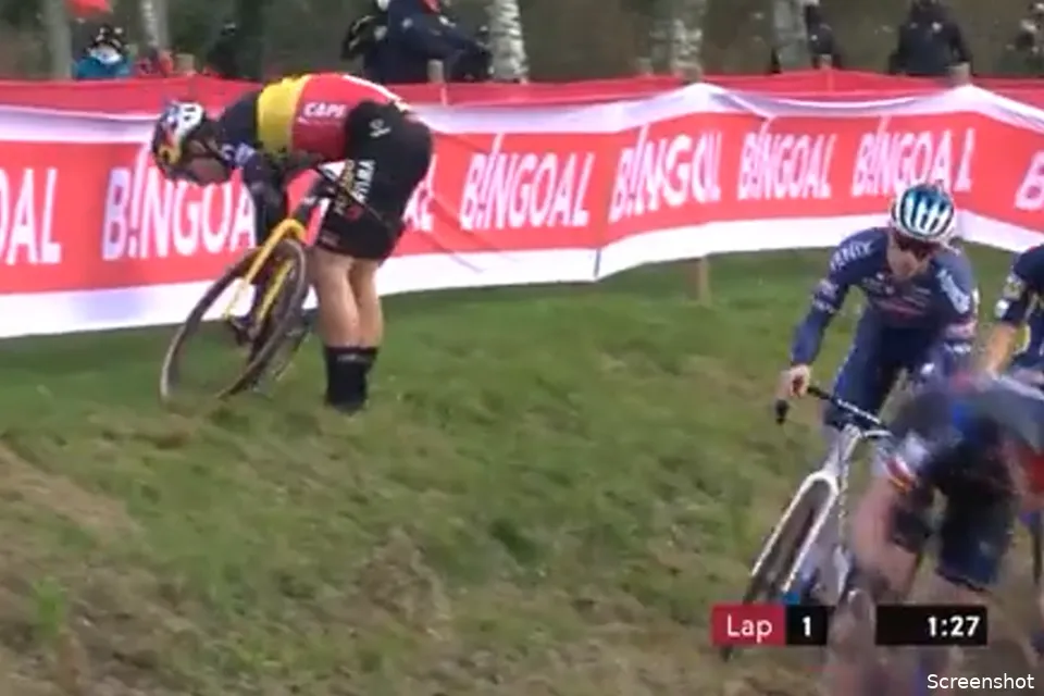 Van Aert blij dat hij na enorme inhaalslag nog als vierde eindigt: 'Was het hoogst haalbare'