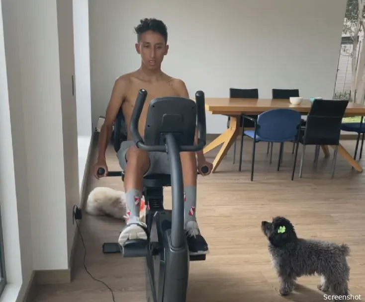 🎥 Bernal herstelt wonderbaarlijk snel en maakt eerste meters op hometrainer