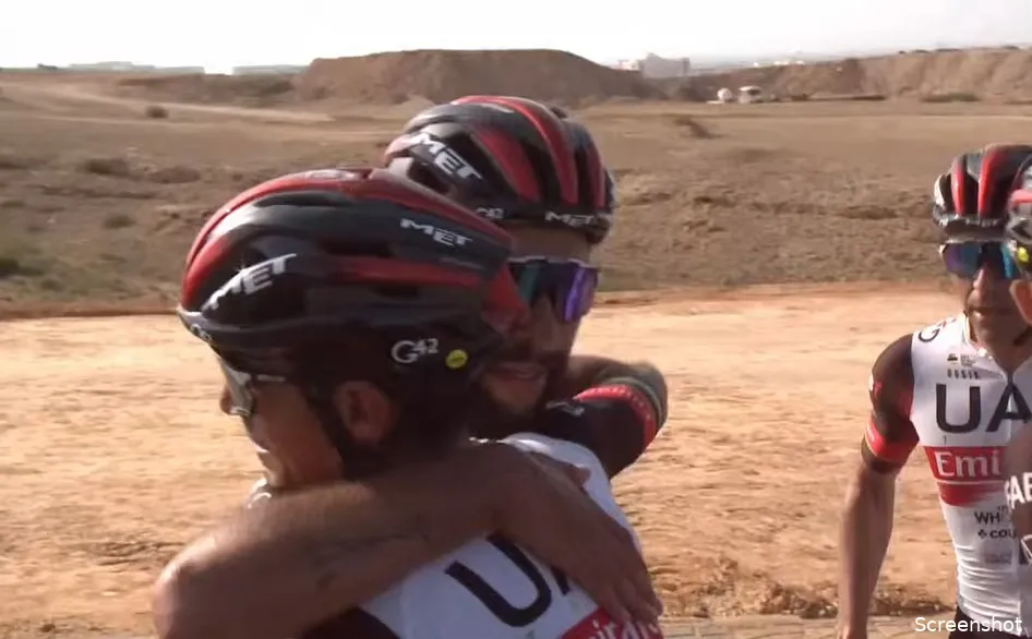 Gaviria slaat eerste slag van 2022 met ritwinst in Oman, Cavendish komt net te laat