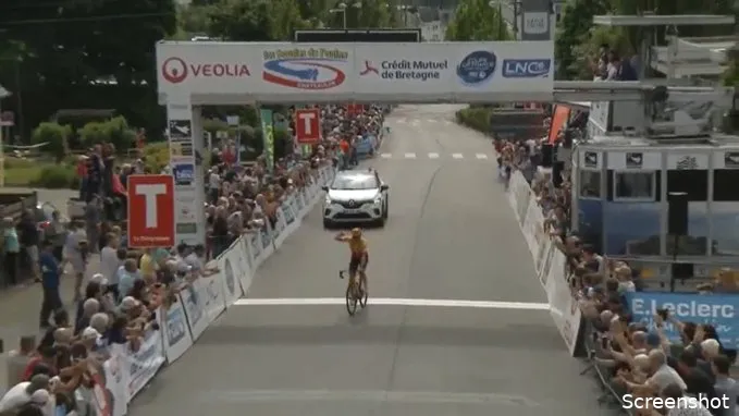 Uno-X juicht in Frankrijk: Idar Andersen (23) na machtige solo naar zege in Boucles de l'Aulne