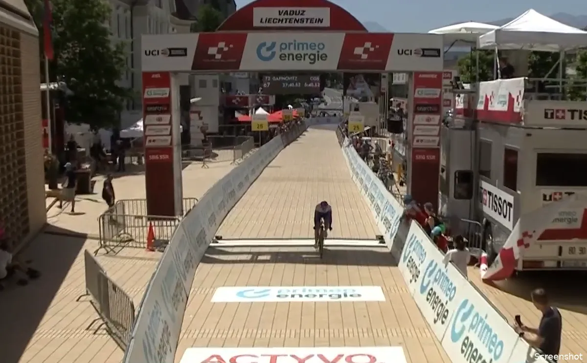 Faulkner domineert in tijdrit Ronde van Zwitserland en neemt leiderstrui over van Brand