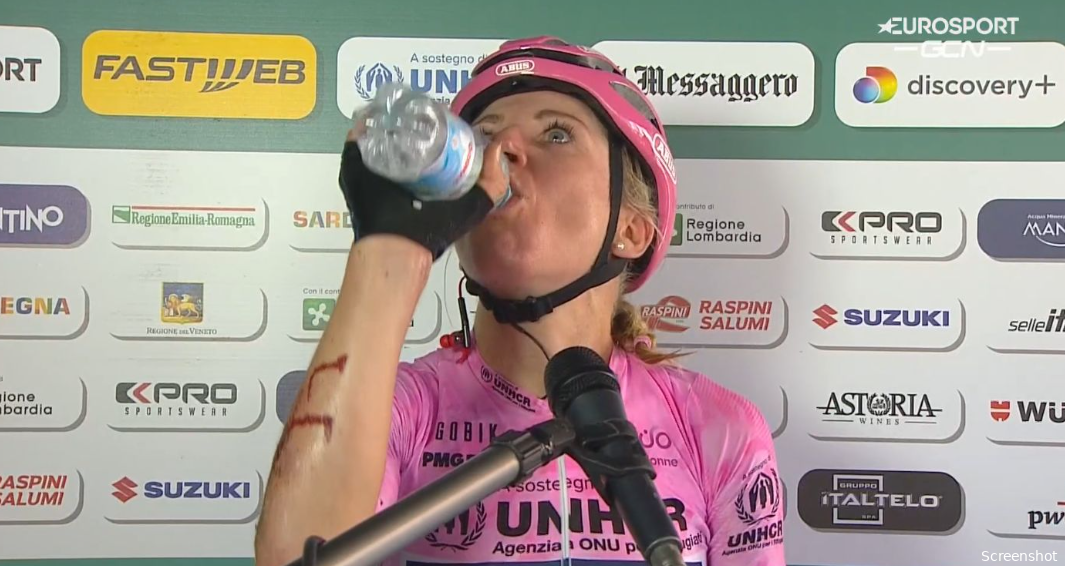 Van Vleuten boekt tweede opeenvolgende zege in Giro Donne: 'Ook een beetje van het uitzicht genoten'