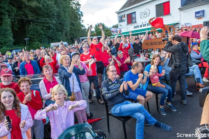 Waar een klein dorp groot in kan zijn: Schepdaal compleet omgetoverd tot 'Remco-dorp', feest alom