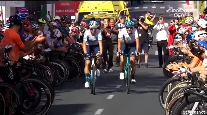 🎥 Mooie beelden uit Spanje: Vueltapeloton vormt erehaag voor Valverde en Nibali