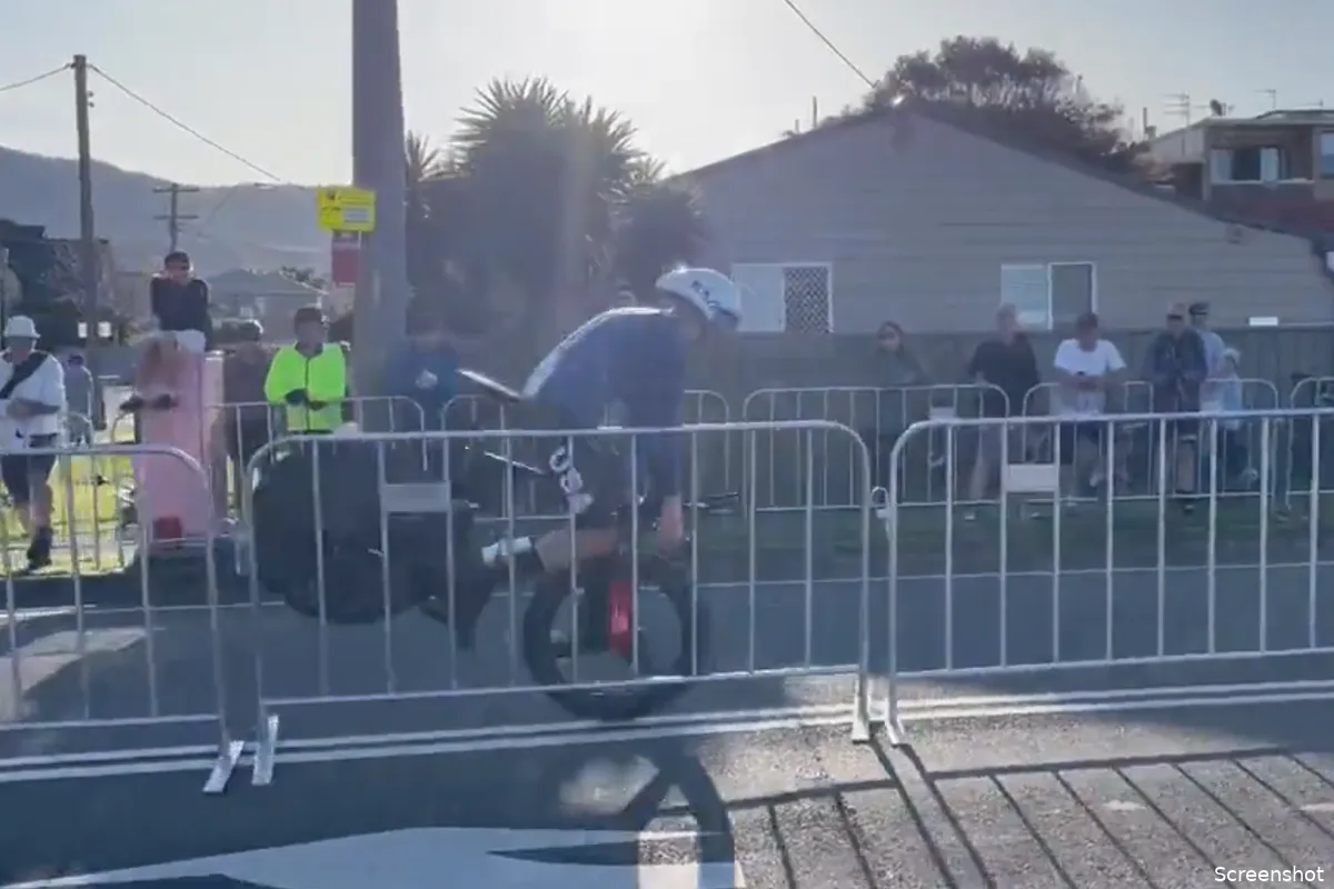 🎥 Sheffield verliest topnotering door harde val over hekken, Amerikaan in tranen na afloop