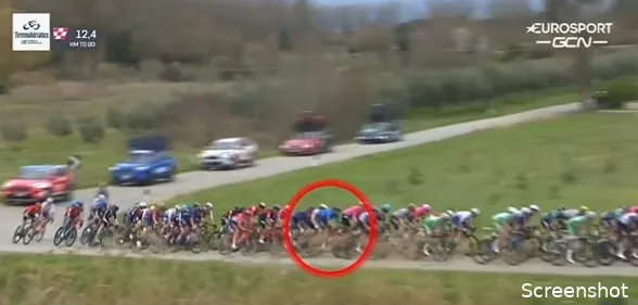 🎥 Ganna gonna Ganna: Italiaan rijdt heel peloton voorbij terwijl Jumbo-Visma het in waaiers trekt