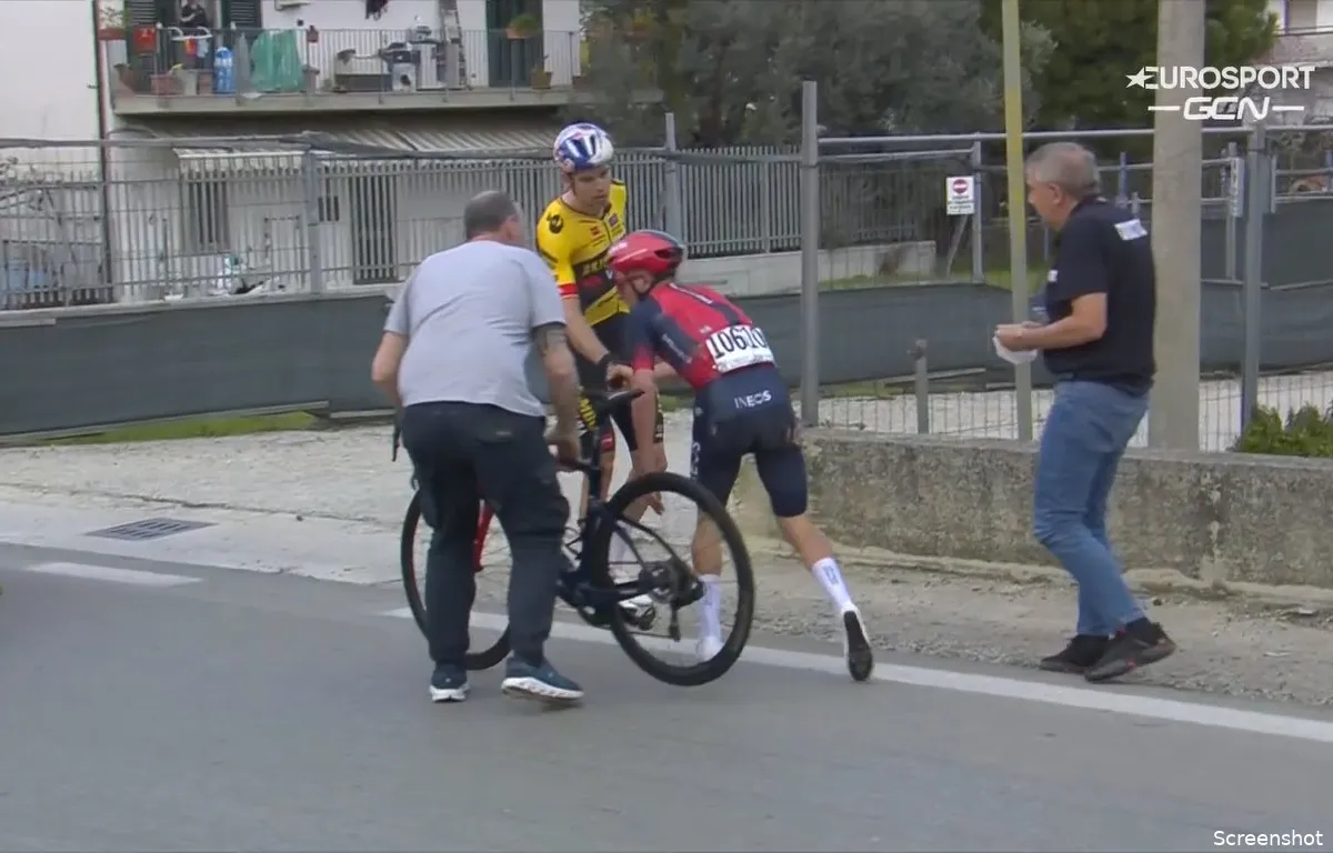 Jumbo-Visma lacht en huilt: Roglic wint in Tirreno-Adriatico, Van Aert valt samen met Pidcock