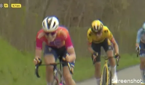 Tevreden Vos kwam net te kort om Vollering te volgen: 'Helaas kon ik het wiel gewoon niet houden'