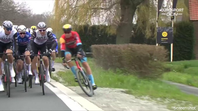 Veroorzaker massale val Ronde van Vlaanderen biedt excuses aan, maar kan mogelijk schorsing tegemoet zien