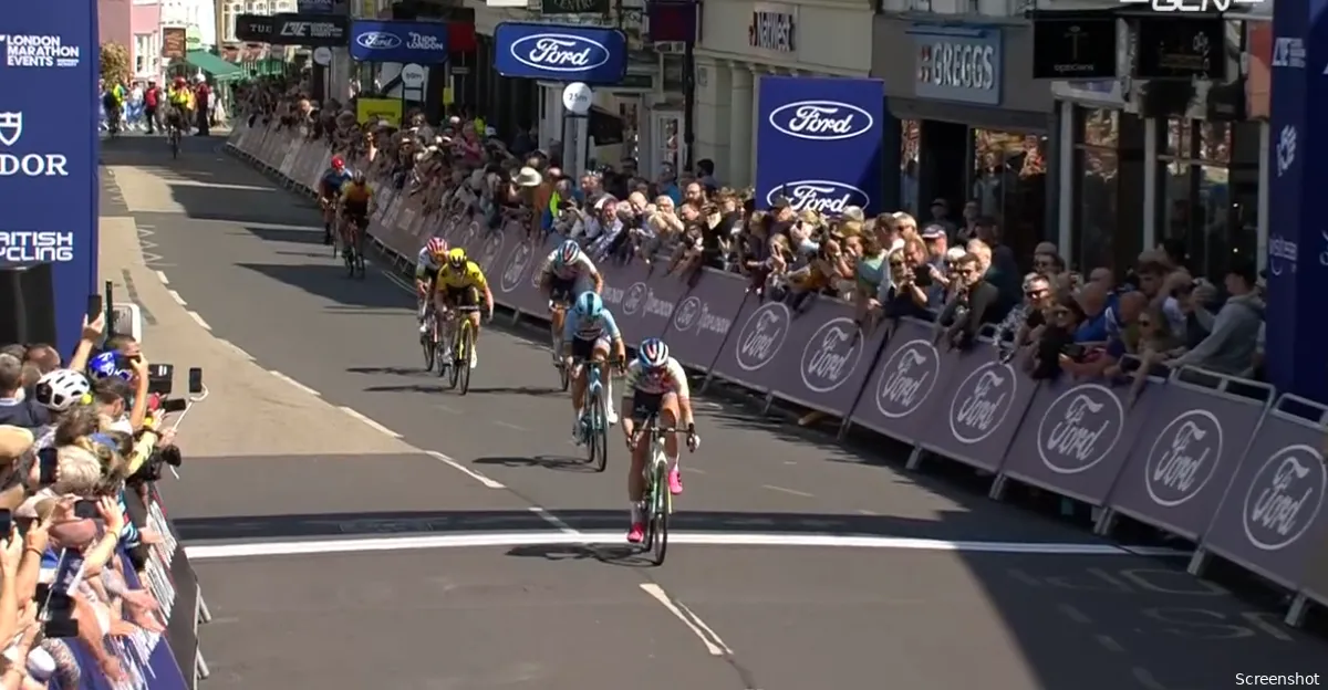 Dygert triomfeert in tweede etappe RideLondon Classique: Kool komt op één kilometer van de meet ten val