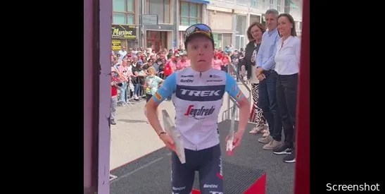 Realini kan ondanks fotofinishblunder geluk niet op in Vuelta: 'Dit had ik echt niet aan zien komen'