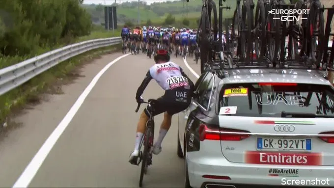 🎥 Jay Vine komt terug op 'adrenalinestoot' in Giro: 'Baat het niet, dan schaadt het niet'