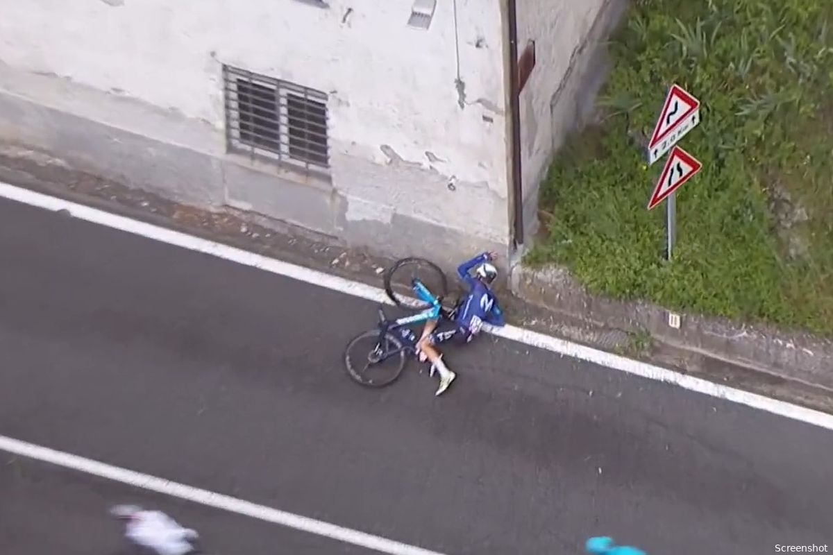 Rodriguez loopt nierkneuzing op bij harde crash in Giro, Gaviria komt met de schrik vrij: 'Wel talloze schaafwonden'