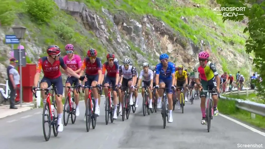 🎥 Healy leukt Giro op, tot ongenoegen van Pinot en INEOS; Dennis (Jumbo-Visma) vindt het geweldig