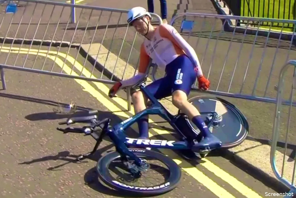 Daan Hoole met mondmasker in zijn neus de hekken in: 'Het was mijn eigen fout, klote'