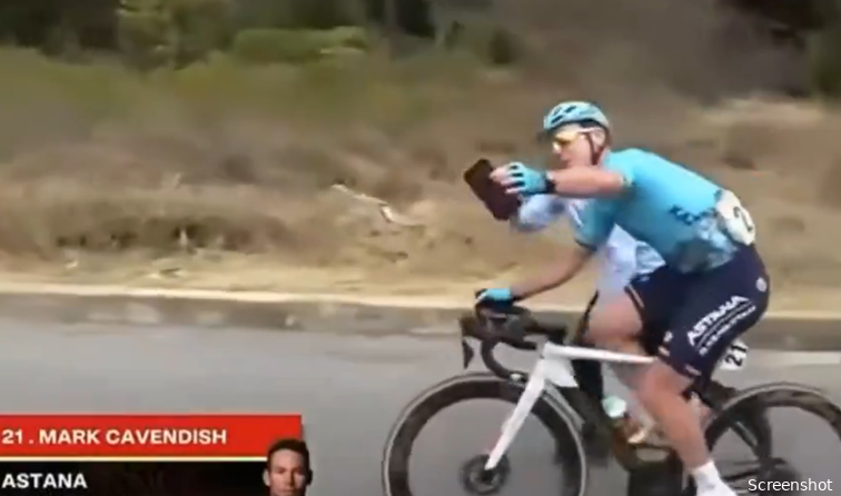 🎥 Waarom? Omdat het kan! Mark Cavendish maakt al fietsend selfie tijdens Ronde van Colombia