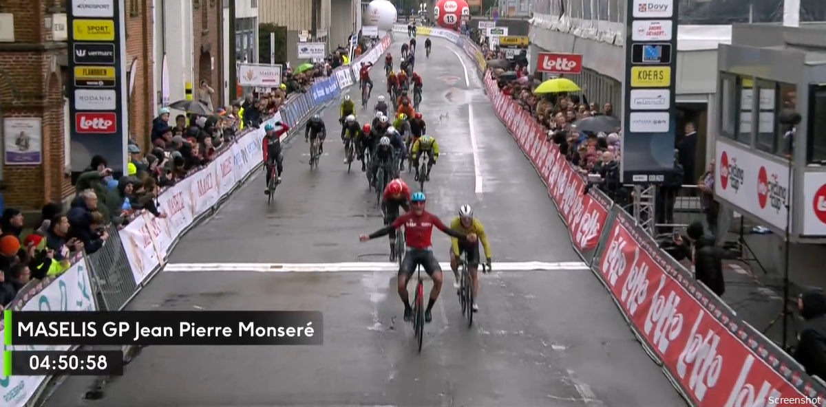 It's raining men! Van de Paar wint spectaculaire en kletsnatte GP Monseré: Dupont en Dekker mee op het podium