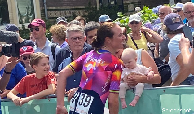 'Peloton is gewoon helemaal anders'; verdwaasde Van den Broek-Blaak telt haar zegeningen na NK-titel