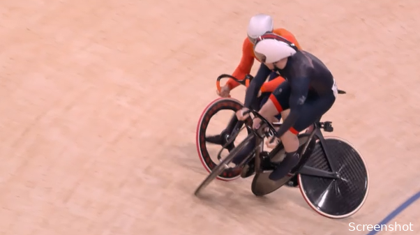 Lavreysen pakt goud, bizarre bronzen strijd voor Hoogland: opponent ontsnapt aan rood en klopt hem tóch