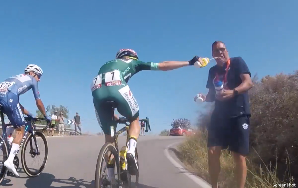 🎥 Wout van Aert bezorgt Quick-Step-ploegleider Wilfried Peeters koude douche in Vuelta