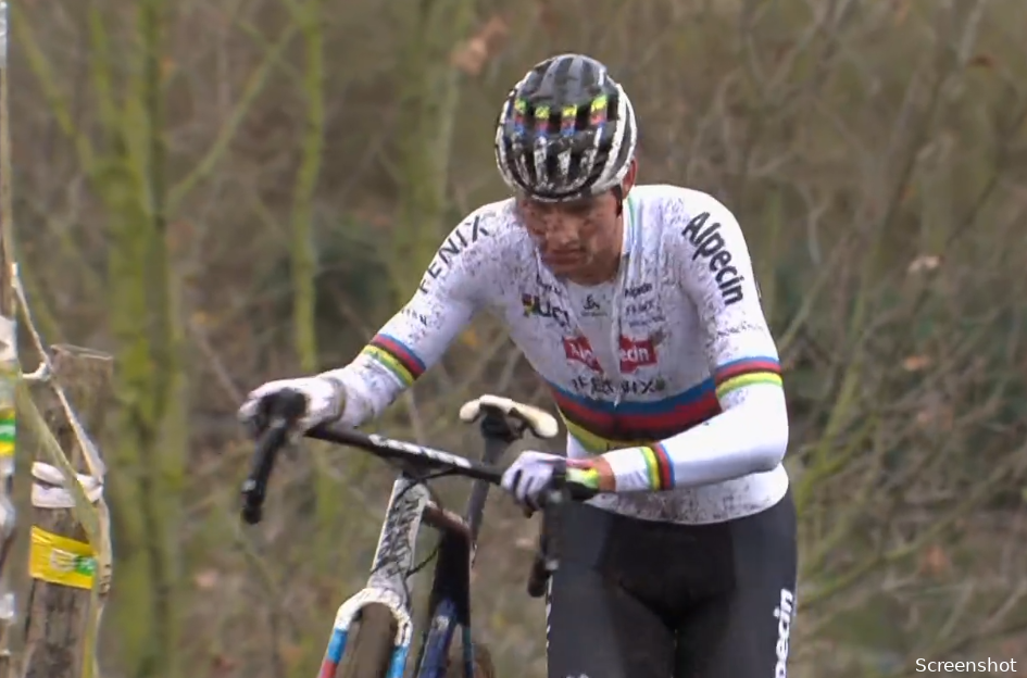 Van der Poel en Alvarado voeren Nederland aan tijdens Wereldbeker veldrijden in Namen