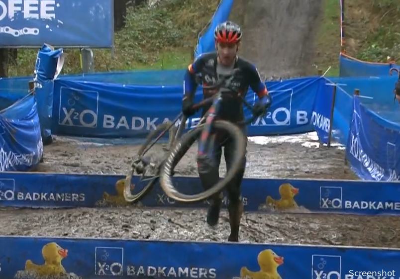 Aerts geeft alles en iedereen het nakijken met masterclass in modderig Lille