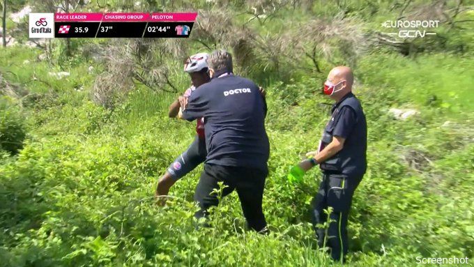 Scare in Giro: Tesfatsion leads in course, but completely misses the bend in descent