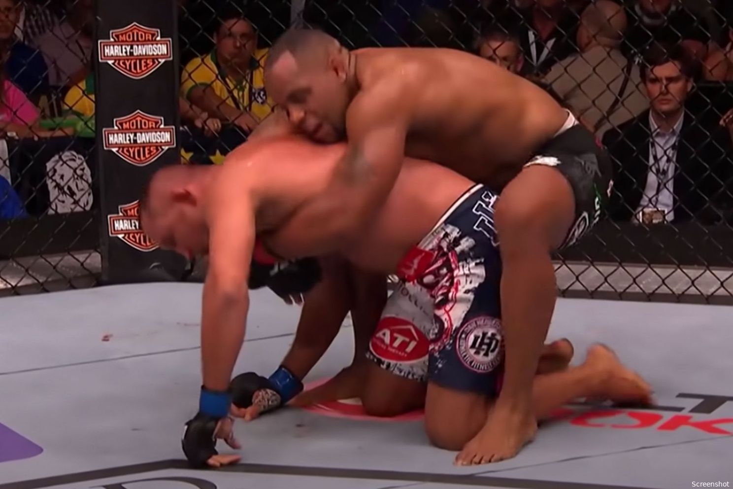De verborgen demonen van UFC's grootste kampioen – hoe ze hem achtervolgen