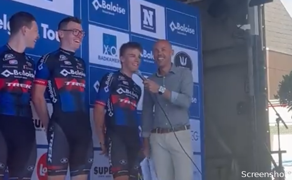Nys senior op het podium met Nys junior