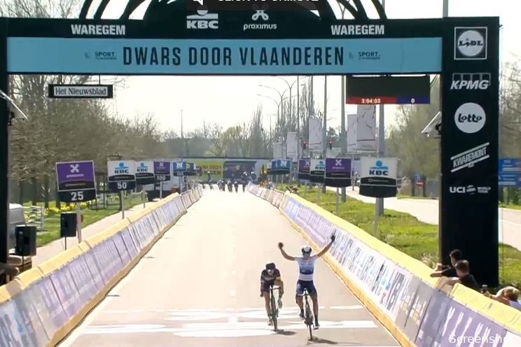 Van Vleuten pakt eerste van 2021 na slopende koers in Dwars door Vlaanderen