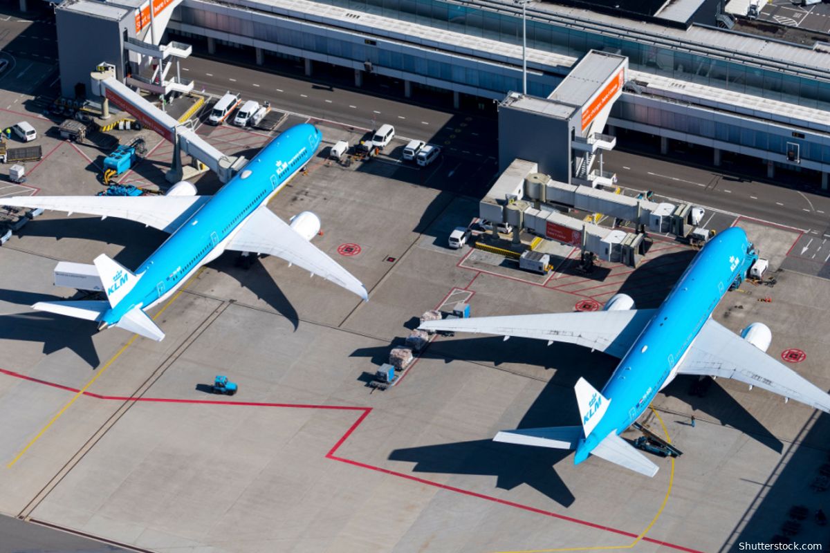 KLM sluit deal met 14 banken en is verlost van staatsbemoeienis: ABN Amro, ING en Rabobank leiden nieuwe leenafspraak