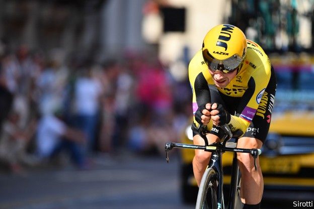 Roglic geïsoleerd op slotklim Vuelta, maar is tevreden: 'Vandaag ging perfect voor ons'