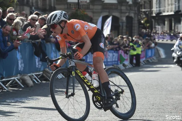 Van Vleuten verklaart Movistar-keuze: 'Uit je comfortzone gaan geeft veel energie'