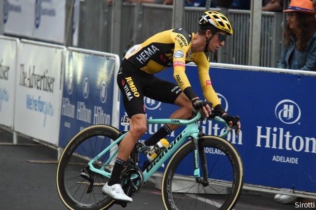Bennett krijgt minder steun bergop in Giro: 'Druk op Foss en Bouwman veel groter'