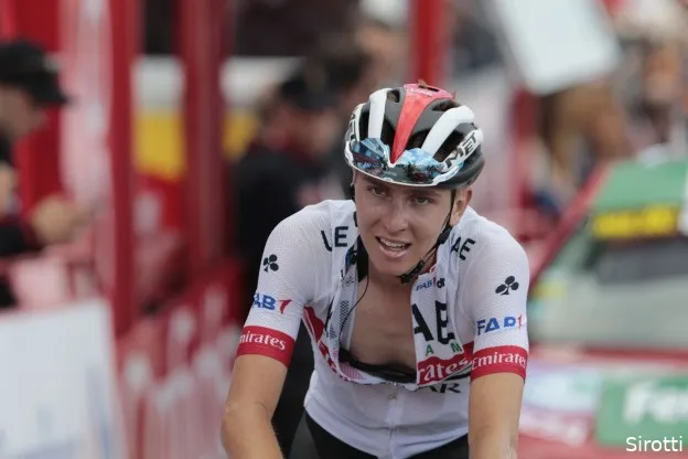 Pogacar wint en pakt iets terug op Roglic: 'Weinig mogelijkheden over'