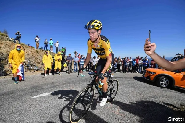 [Update] INEOS sprak daadwerkelijk over Van Aert: 'Maar hij is blij waar hij is'