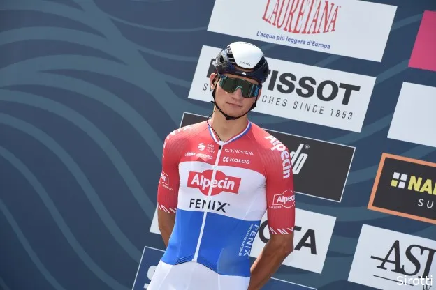 Van der Poel helpt ploeg aan punten die startbewijzen voor 2021 opleveren