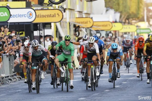 [Update] Lefevere: 'Geen koers en half salaris als Bennett zich niet gedraagt'