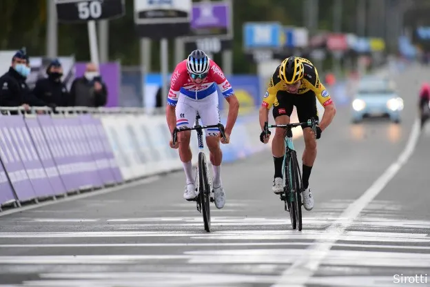 Vader Adrie gelooft dat Van der Poel alle monumenten kan winnen: 'Net als Van Aert en Pidcock'