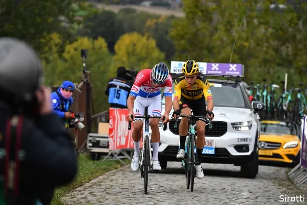 Hinault vol lof over Van der Poel en Van Aert: 'Zijn potentiële Tourwinnaars'