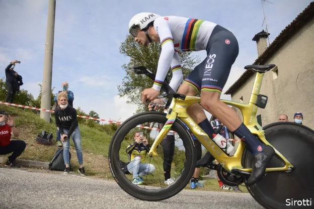 Reacties Tirreno-Adriatico | Ganna: 'Ben een mens, geen robot. Heb het recht om te verliezen'