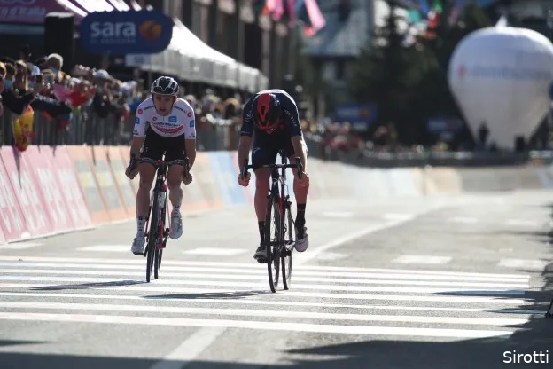 Gespot op Strava: Hadden Geoghegan Hart en Hindley ook in de Tour mee gestreden?