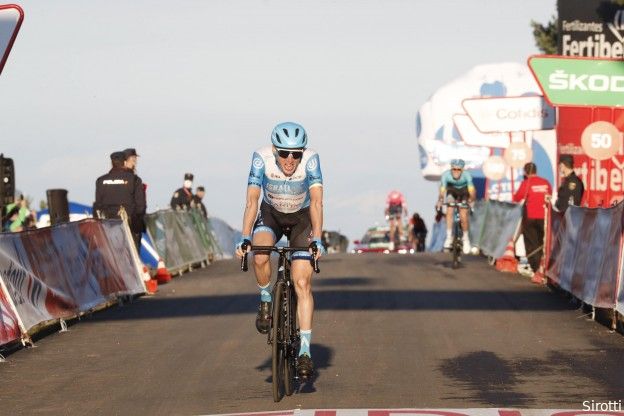 Vuelta a España etappe 12 | Daniel Martin en Vlasov kozen eigen tempo