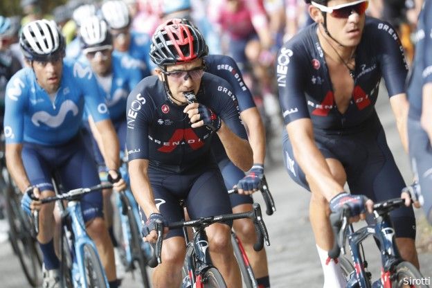 Carapaz kan leven met tweede plek in de Vuelta: 'Roglic is de beste ter wereld'