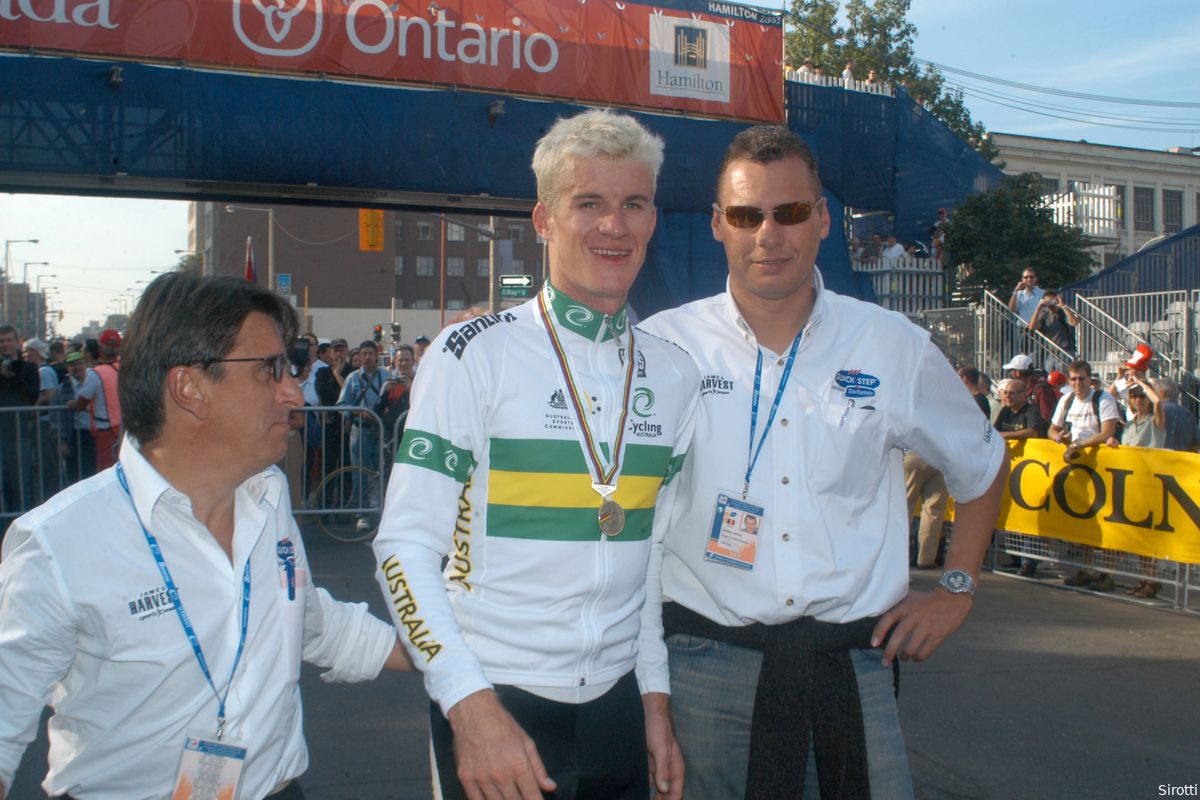 IDL Retro | Michael Rogers wint Tour Down Under 2002 op fiets van toeschouwer