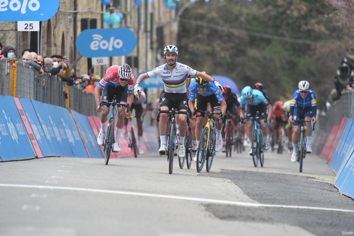 Alaphilippe puncht Van der Poel en Van Aert naar huis in tweede etappe Tirreno
