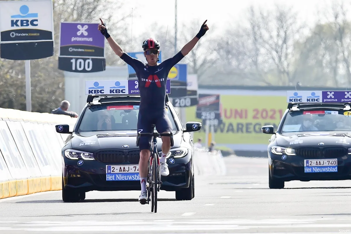 Weergaloze Van Baarle rondt solo van 54 kilometer af in Dwars door Vlaanderen