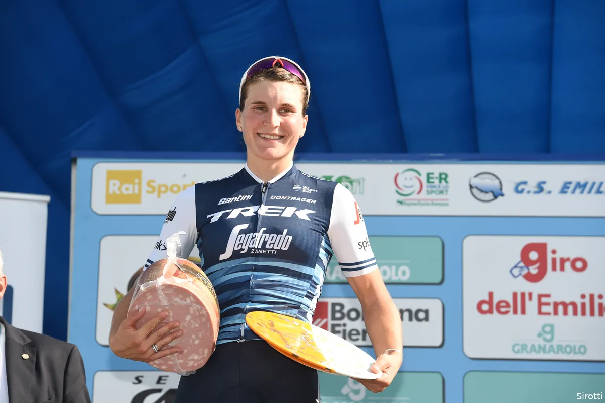 Trek wint ploegentijdrit in Giro voor kopvrouw Longo Borghini: 'Zoveel respect voor haar'