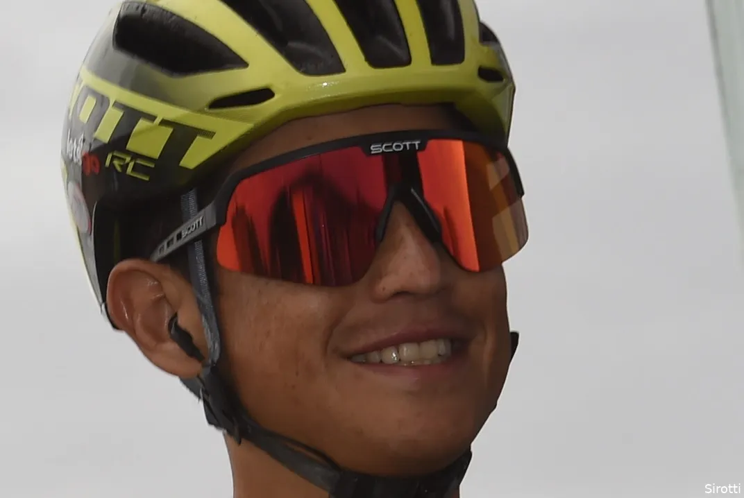 IJzersterke Chaves remonteert machtig INEOS in koninginnnenrit Catalonië